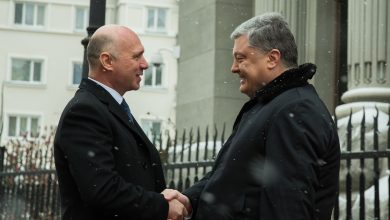Photo of Poroshenko, recunoscător față de Pavel Filip pentru „culmile atinse” în relațiile moldo-ucrainene