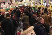 Photo of foto | Cu răbdarea la limită, moldovenii își adună nervii în coșurile de cumpărături. Cozi infernale la un supermarket din Chișinău