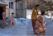 Photo of video | Să-i călească sau să-i îmbolnăvească? Mai multe mame din Rusia și-au scos nou-născuții dezbrăcați în toiul iernii