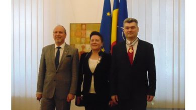 Photo of foto | Distincții înalte și bine meritate. Doi moldoveni, decorați de către președintele României