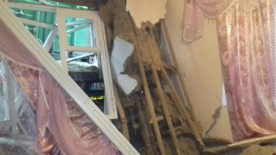 Photo of foto | Cu locuința distrusă în plină iarnă. Un camion a intrat într-o casă din Cahul, derapând de pe șosea