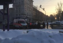 Photo of video | Accident în centrul capitalei. O ambulanță s-a tamponat cu o mașină la intersecția bulevardului Ștefan cel Mare cu strada Pușkin