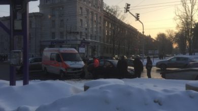 Photo of video | Accident în centrul capitalei. O ambulanță s-a tamponat cu o mașină la intersecția bulevardului Ștefan cel Mare cu strada Pușkin