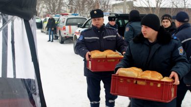 Photo of foto | Misiune neobișnuită pentru salvatorii din Bălți: Au împărțit zeci de pâini bătrânilor și persoanelor cu dizabilități din Sângerei