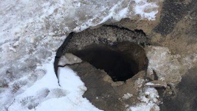 Photo of foto | O nouă stradă cu obstacole în Chișinău. Un „crater” mare creează probleme trecătorilor