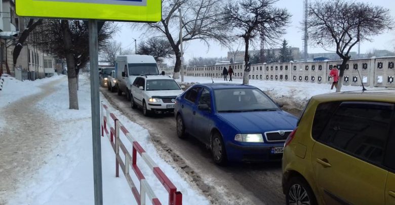 Photo of video | Orașul Bălți, blocat. O ambulanță a așteptat să treacă cortegiul lui Dodon