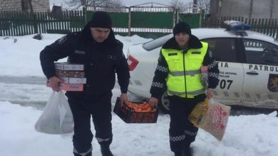 Photo of foto | Gest înduioșător. Inspectorii de patrulare au vizitat un băiețel care și-a pierdut părinții într-un accident