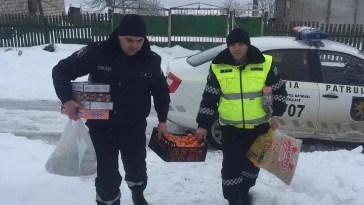 Photo of foto | Gest înduioșător. Inspectorii de patrulare au vizitat un băiețel care și-a pierdut părinții într-un accident