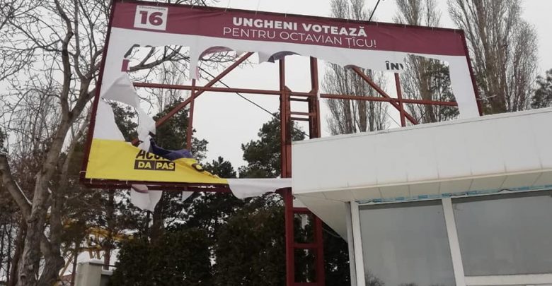 Photo of foto | Acte de vandalism la Ungheni. Panoul cu Octavian Țîcu, candidatul ACUM la parlamentare, distrus de necunoscuți