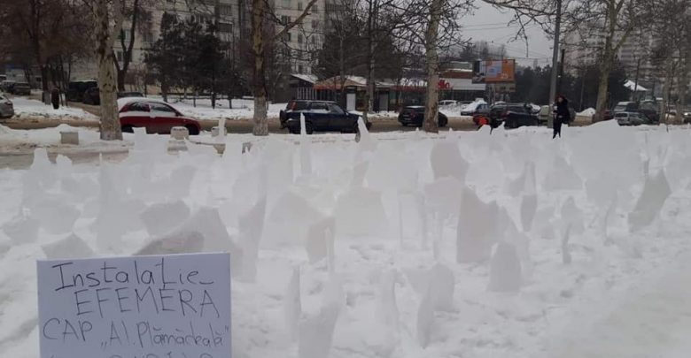 Photo of foto, video | „Răzvrătirea omătului”. O instalație neobișnuită din gheață bucură privirile locuitorilor de la Botanica