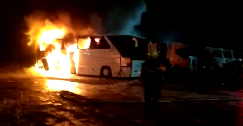 Photo of video | Coincidență sau rea intenție? Autobuzul în care a fost filmat spotul socialiștilor a luat foc