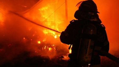 Photo of video | Incendiu devastator la Bubuieci. Peste 40 de pompieri au luptat cu flăcările care au cuprins un depozit de prelucrare a plasticului