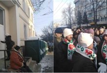 Photo of foto | Protest cu 12 WC-uri ecologice. Cabinele au fost instalate, pentru susținătorii lui Șor, în fața Școlii de Muzică „Eugen Doga”