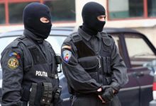 Photo of Descinderi la Inspectoratul de Poliție Ciocana. Trei angajați, reținuți după ce „au închis ochii” văzând 2000 de euro mită