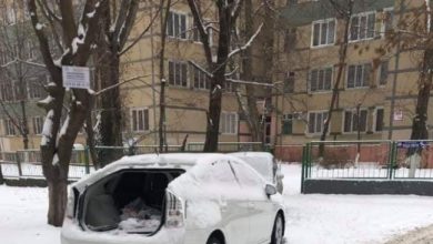 Photo of foto | Și de Crăciun se fură „porțile”? Un șofer din capitală s-a trezit fără ușa de la portbagajul mașinii