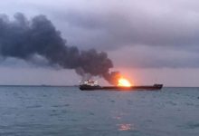 Photo of video | Două nave pline cu combustibil au luat foc în apropiere de strâmtoarea Kerci. Cel puțin 14 oameni au murit