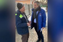 Photo of video | După Candu, și Sîrbu s-a apucat de jurnalism. Democratul i-a întrebat pe alegătorii din Nisporeni ce cred despre Vlad Plahotniuc