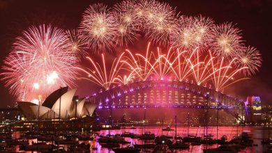 Photo of foto | Au gafat chiar în seara de Revelion. Ce mesaj a apărut pe marile ecrane din Sydney în timpul lansării artificiilor?