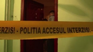 Photo of Un bărbat de 35 de ani din Trușeni, suspectat că și-ar fi ucis mama cu toporul. Femeia, găsită fără suflare în propria casă