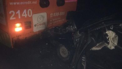 Photo of foto | Accident în sectorul Centru al capitalei. O mașină a tamponat violent un troleibuz de pe ruta nr.17