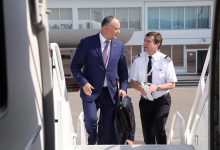 Photo of foto | Zbor privat și șampanie piloților. Igor Dodon a revenit din Federația Rusă cu un avion al companiei GazpromAvia