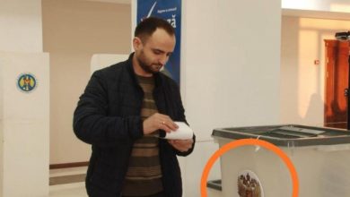 Photo of Scrutin cu surprize: Alegătorii din Comrat ar fi aruncat buletinele în urne cu stema Federației Ruse