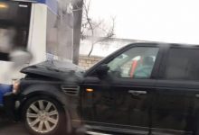 Photo of foto | Accident de lux în capitală. Șoferița unui Range Rover a lovit cu putere un troleibuz