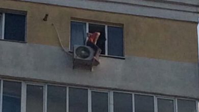 Photo of foto, video | Dragostea ar fi dus-o în pragul disperării. O tânără din capitală, salvată după ce a vrut să se arunce de la etajul 9