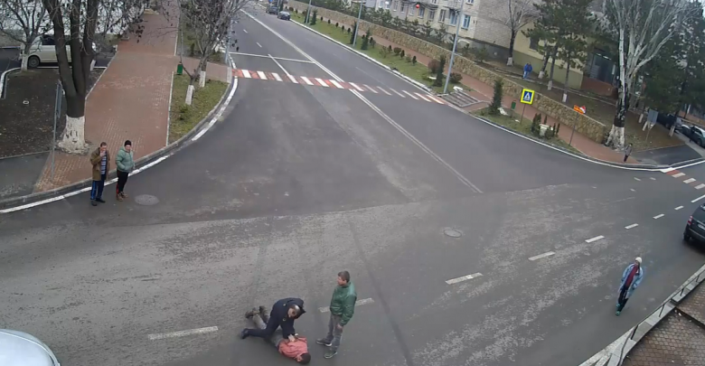 Photo of video | Cursă ca în filme la Orhei. Un tânăr beat și fără permis a încercat să fugă de polițiști, până n-a ajuns într-un stâlp