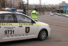 Photo of foto | „James Bond”, pe străzile din Moldova. Un automobil cu geamurile umbrite, surprins în timp ce „zbura” cu 155 km/h