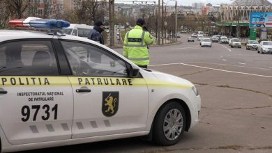 Photo of foto | „James Bond”, pe străzile din Moldova. Un automobil cu geamurile umbrite, surprins în timp ce „zbura” cu 155 km/h