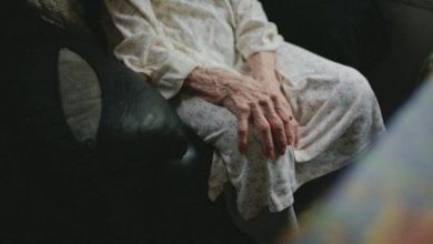 Photo of O badantă din Moldova, bănuită că ar fi provocat moarte unei bătrâne. Femeia este de negăsit