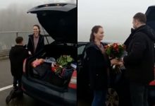 Photo of video | Transporta în portbagaj un buchet de flori și un inel. Doi tineri și-au unit destinele chiar în prezența vameșilor