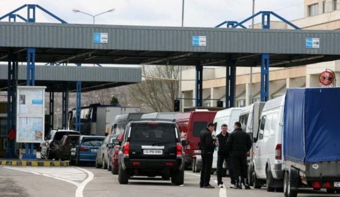 Photo of Incident violent la Vama Leușeni. Un polițist de frontieră ar fi fost atacat cu un cuțit de un șofer de pe ruta Moldova-Italia