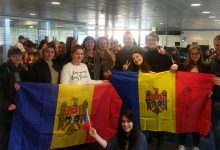 Photo of foto | „Pentru că-mi iubesc țărișoara”. Moldovenii din diasporă străbat sute de kilometri pentru a-și exercita dreptul la vot