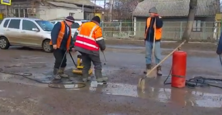 Photo of video | „Aceste plombaje nu vor rezista mult timp”. Bălțenii, revoltați de lucrările de reparație a drumurilor