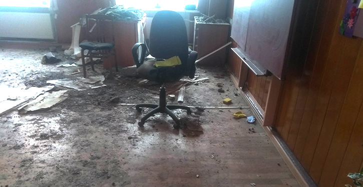 Photo of Pericol pentru elevi. Într-un liceu din Bălți, o porțiune de tavan a căzut chiar peste masa unui profesor