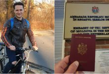 Photo of foto | „Când țara te cheamă”. Un tânăr din diasporă a mers 3 ore cu bicicleta pentru a ajunge la cea mai apropiată secție de votare