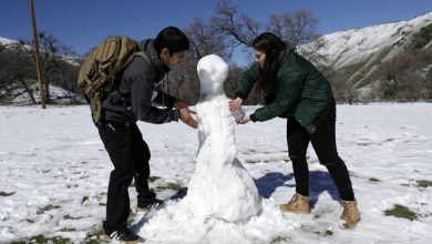 Photo of foto, video | Au schimbat sandalele și sorții pe papuci și haine groase. Locuitorii din Hawaii și SUA, luați prin surprindere de ninsori