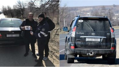 Photo of foto | Mai multe mașini, „împodobite” de polițiști cu abțibilduri „MD”. Motivul pentru care șoferii au primit inscripțiile gratuit 