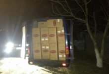Photo of foto | Zeci de cutii cu cafea de contrabandă, descoperite de polițiști într-un microbuz. Șase persoane au fost reținute