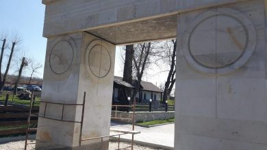 Photo of foto | „Poarta Sărutului” de Brâncuși, în Moldova. Și la Costești se construiește o replică fidelă a faimoasei sculpturi