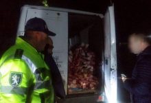 Photo of foto | Sute de kilograme de carne fără acte de proveniență, confiscate. Unde urma să ajungă marfa și ce riscă transportatorul?