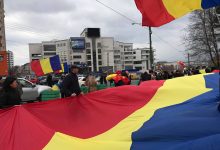 Photo of foto, video | Un tricolor imens a acoperit străzile Chișinăului. Mai mulți moldoveni au marcat 101 ani de la Unirea Basarabiei cu România