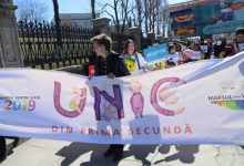 Photo of foto | Cu baloane și pancarte, moldovenii și-au manifestat dezacordul față de avorturi. La Chișinău s-a desfășurat „Marșul pentru Viață”