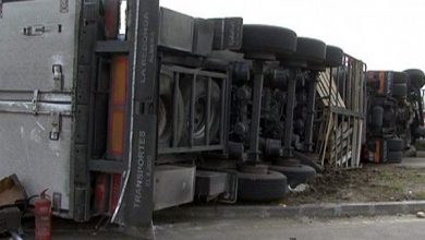 Photo of O autocisternă din Moldova s-a răsturnat în județul Vaslui. Șoferul, transportat la spital