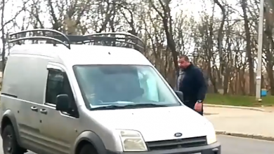 Photo of video 18+ | Altercație între doi șoferi. Un bărbat a spart geamul altuia pentru că nu i-ar fi cedat trecerea