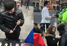 Photo of foto, video | Îmbrăcați în ii și înarmați cu dragostea pentru tradiții. Mai mulți moldoveni au împărțit 10.000 de mărțișoare pe străzile din Londra