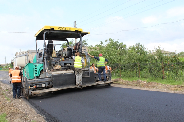 Photo of Vom circula pe drumuri „de miliarde”: Guvernul a aprobat un program pentru întreținerea și reparația străzilor