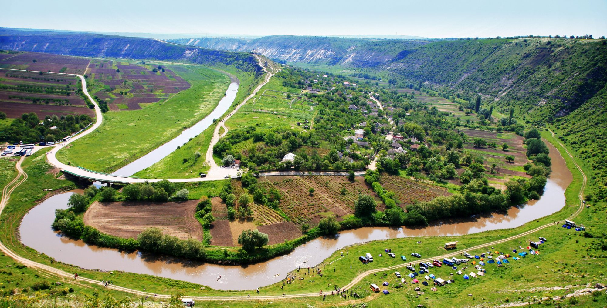 R moldova. Кодры Молдавия. Баланешты гора Молдавия. Сахарна Молдова ландшафт. Заповедники Молдовы.